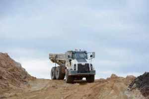 Camión trabajando en una mina de América Latina